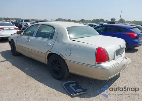2004 Lincoln Town Car Ultimate z USA, uszkodzony, nr VIN 1LNHM83W84Y641017